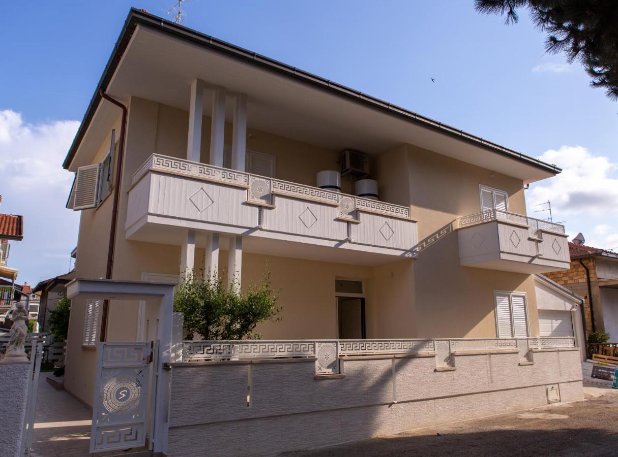 Aria Di Mare Bed and Breakfast Martinsicuro Buitenkant foto