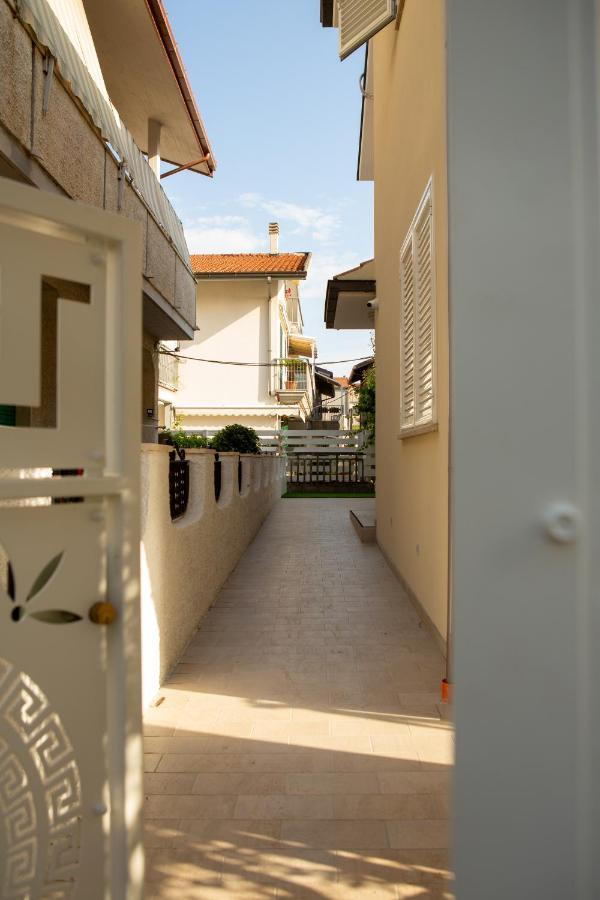 Aria Di Mare Bed and Breakfast Martinsicuro Buitenkant foto